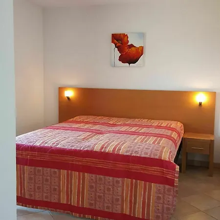 With 3 Bedrooms In Le Barcares, With Pool Access, Furnished Apartment *